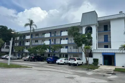 6100 S Falls Cir Dr #105, Lauderhill: photo 1 of 11