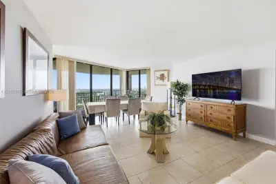 2000 Towerside Ter #1911, Miami: photo 1 of 80