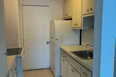 300 NE 191st St #217, Miami: photo 1 of 10