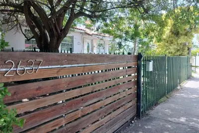 2635 SW 34th Ct, Miami: photo 1 of 37