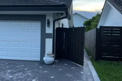 10822 SW 142nd Ct #1, Miami: photo 1 of 11
