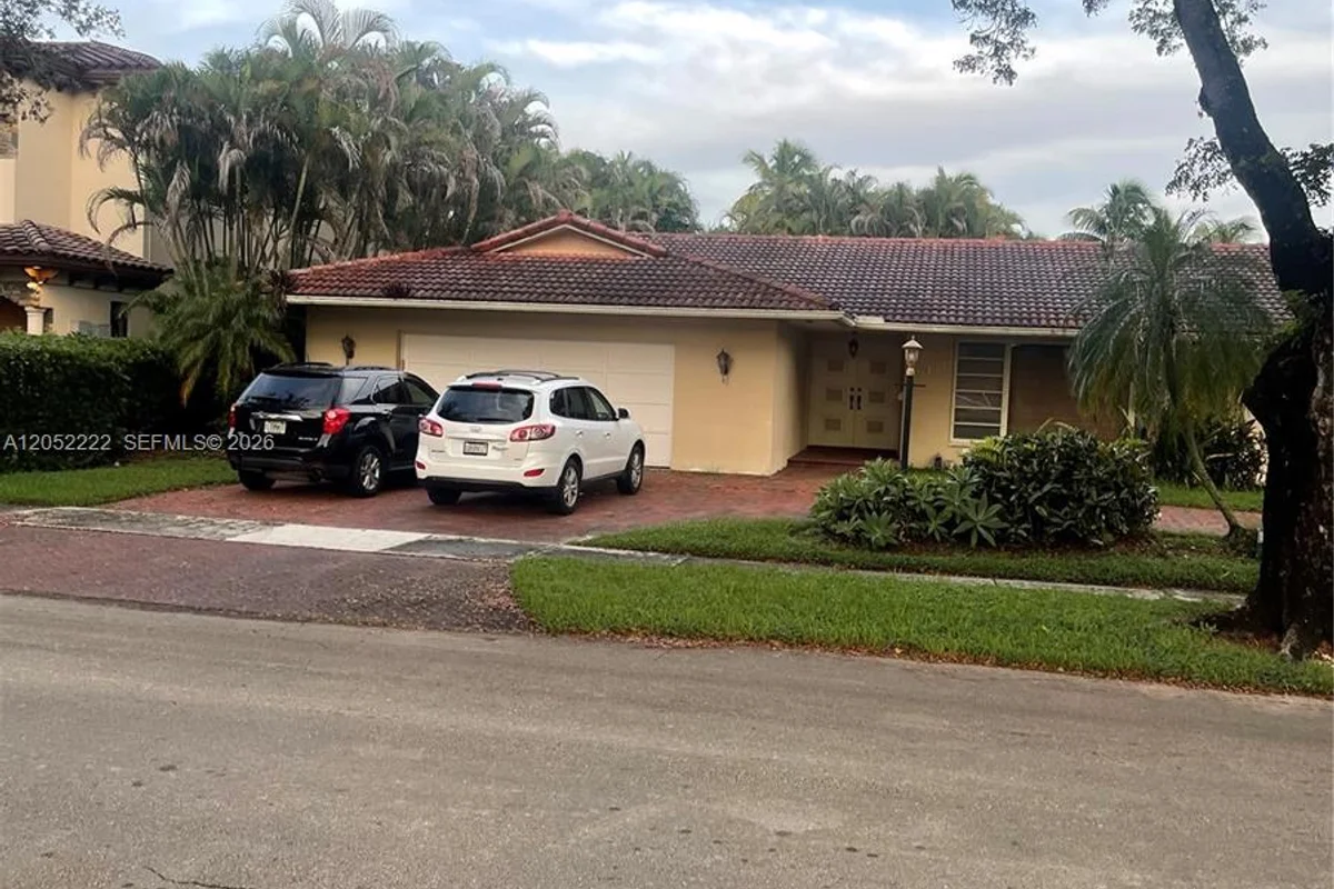 16120 E Troon Cir, Miami Lakes: photo 1 of 5