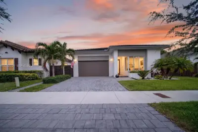 15226 SW 176th Ln, Miami: photo 1 of 17
