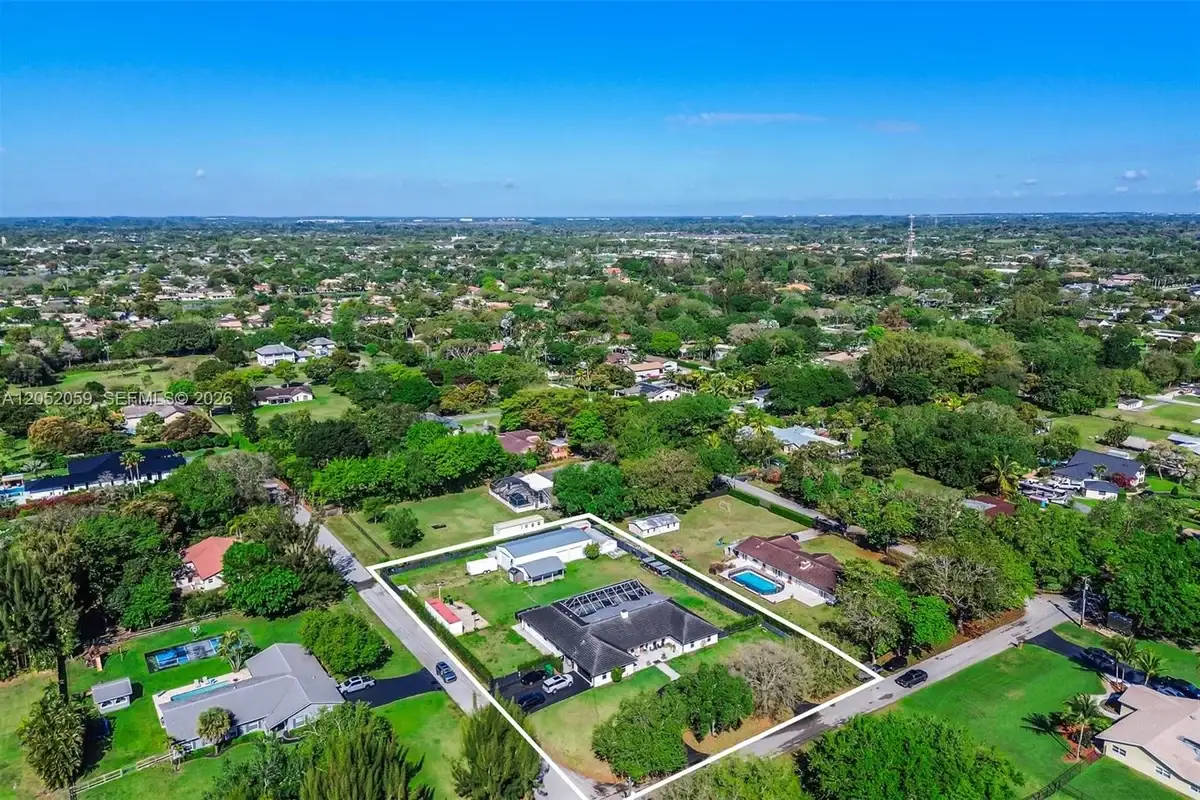 5431 SW 109th Ave, Davie: photo 1 of 56