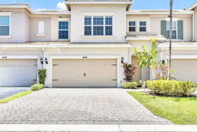4164 Ficus St, Hollywood: photo 1 of 24