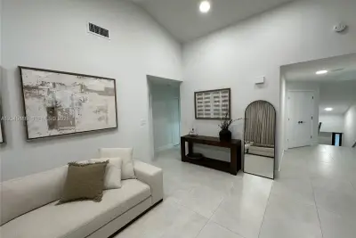 3345 Emerald Oaks Dr #106, Hollywood: photo 1 of 43