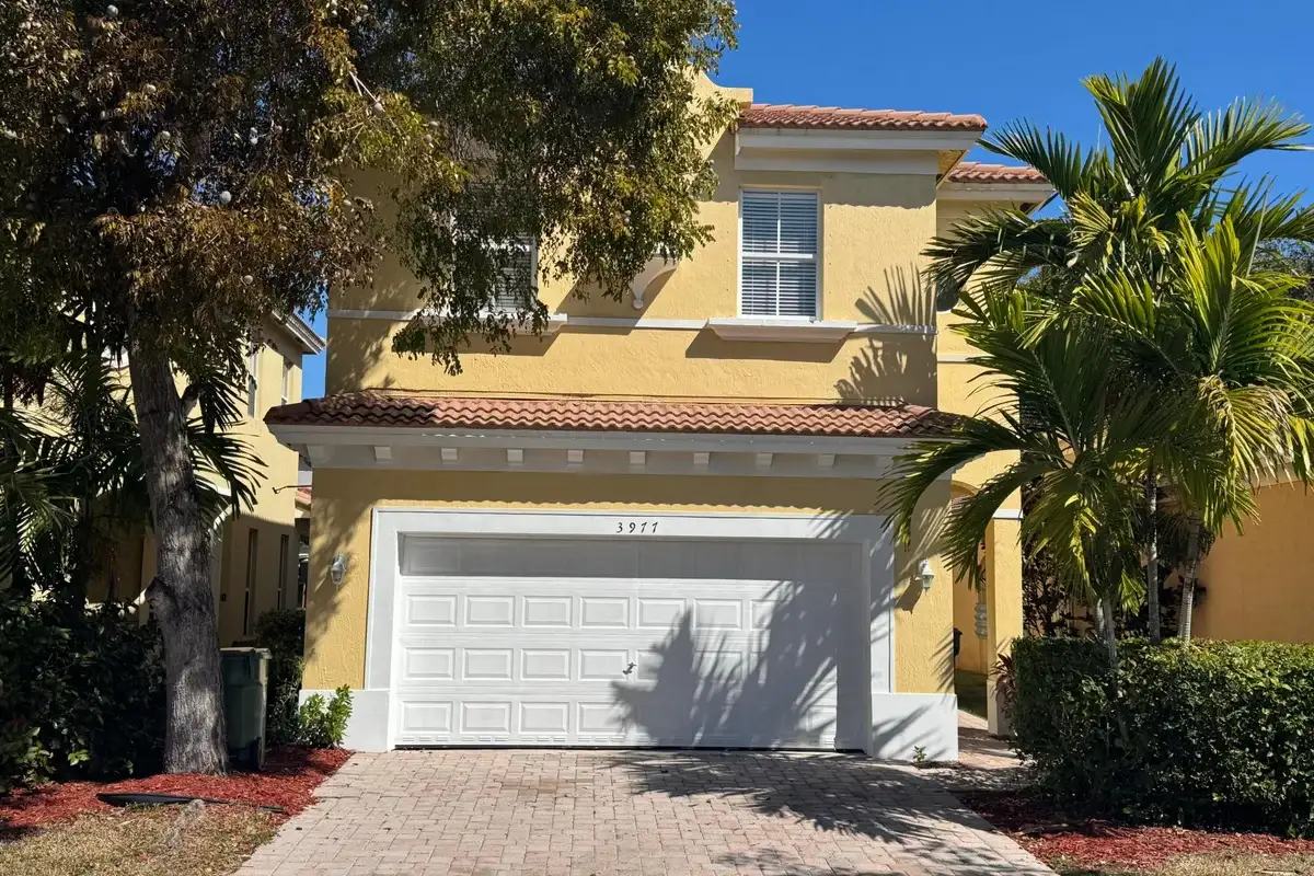 3977 NE 11th Dr, Homestead: photo 1 of 11