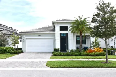 15670 Merritt Dr, Westlake: photo 1 of 25