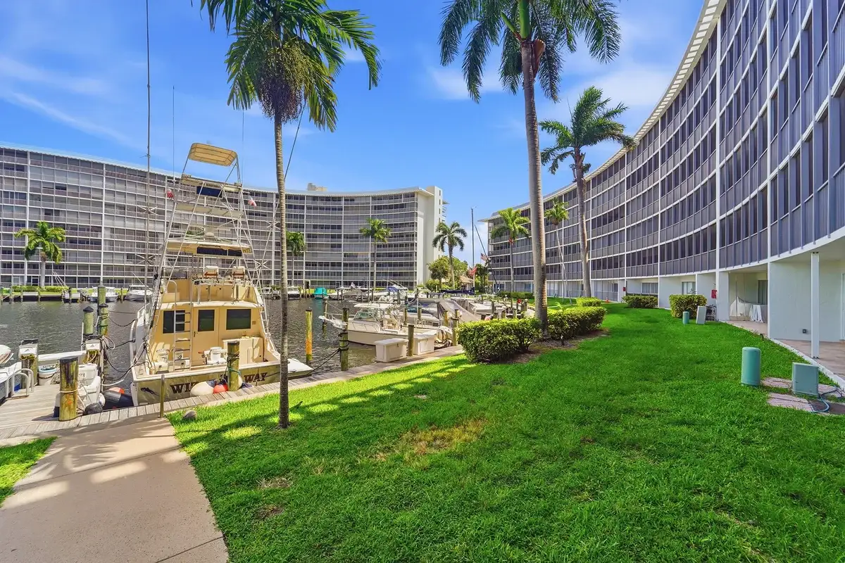 1427 E Hillsboro Blvd #123, Deerfield Beach: photo 1 of 32
