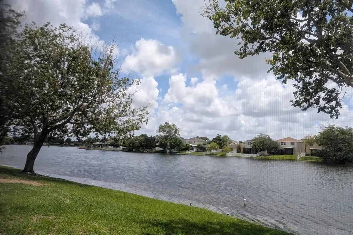 1061 NW 122nd Ter, Pembroke Pines: photo 1 of 5