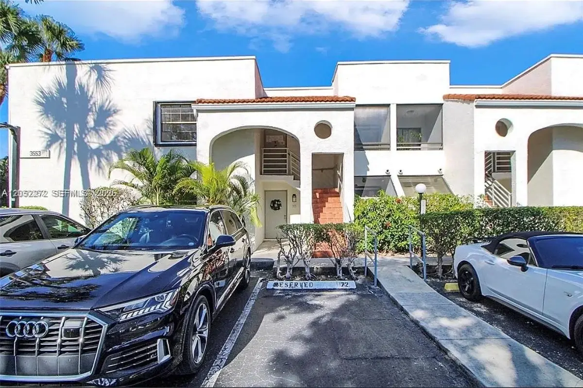 3553 Magellan Cir #317-1, Aventura: photo 1 of 20