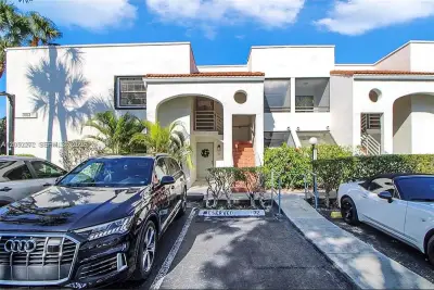 3553 Magellan Cir #317-1, Aventura: photo 1 of 20