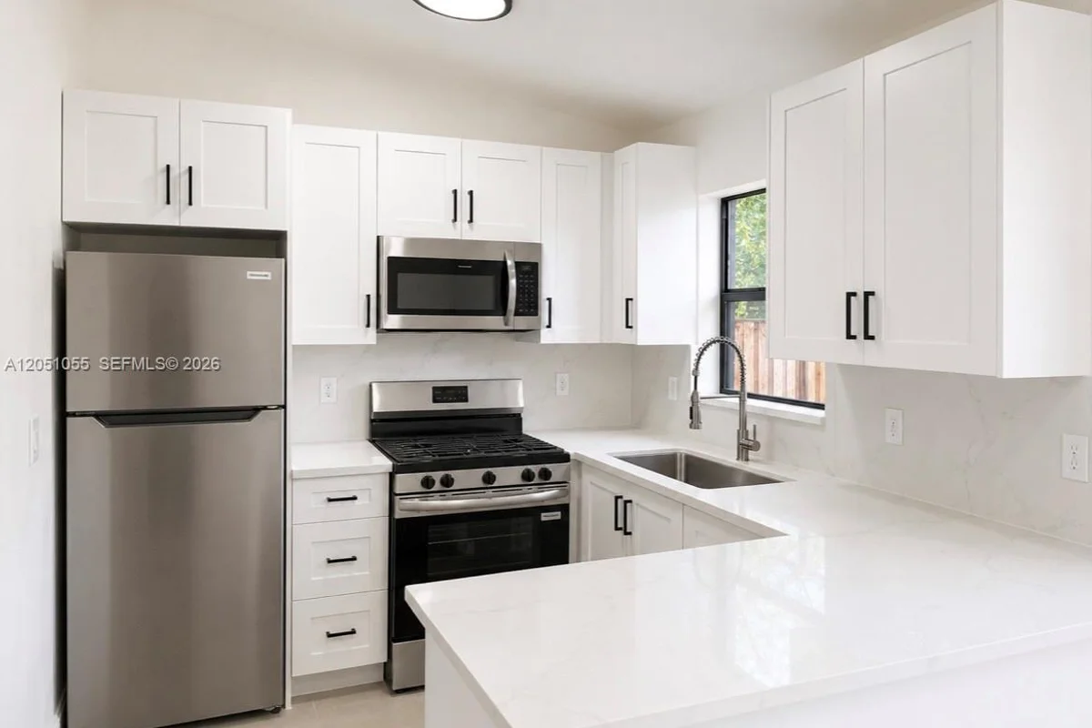 1010 NE 16th St #1, Fort Lauderdale: photo 1 of 9