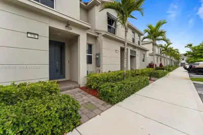 336 NW 8th Ct, Pompano Beach: photo 1 of 33