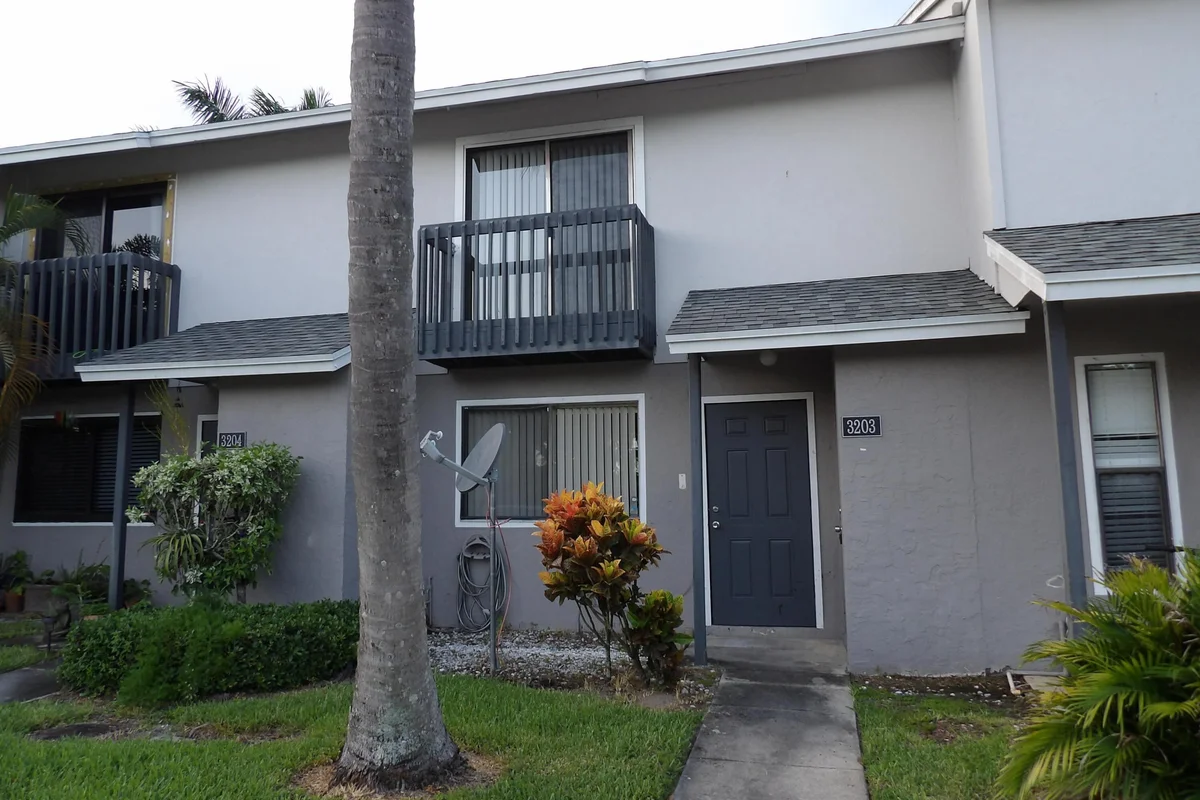 3203 Poolside Dr, Greenacres: photo 1 of 20
