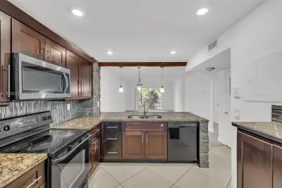 1100 NW 87th Ave #307, Coral Springs: photo 1 of 22
