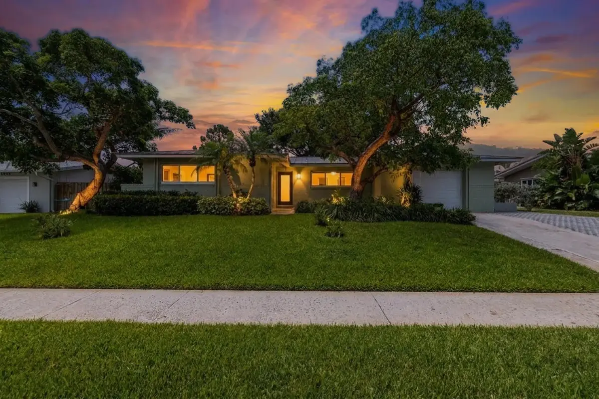 1002 SW 1st St, Boca Raton: photo 1 of 42