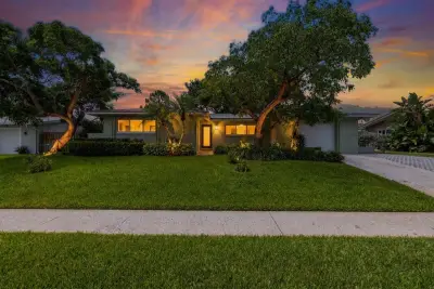 1002 SW 1st St, Boca Raton: photo 1 of 42