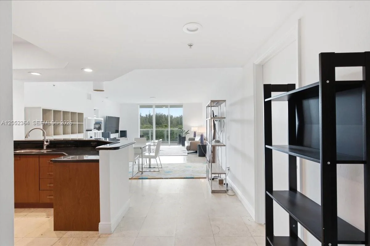 14951 Royal Oaks Ln #402, North Miami: photo 1 of 23