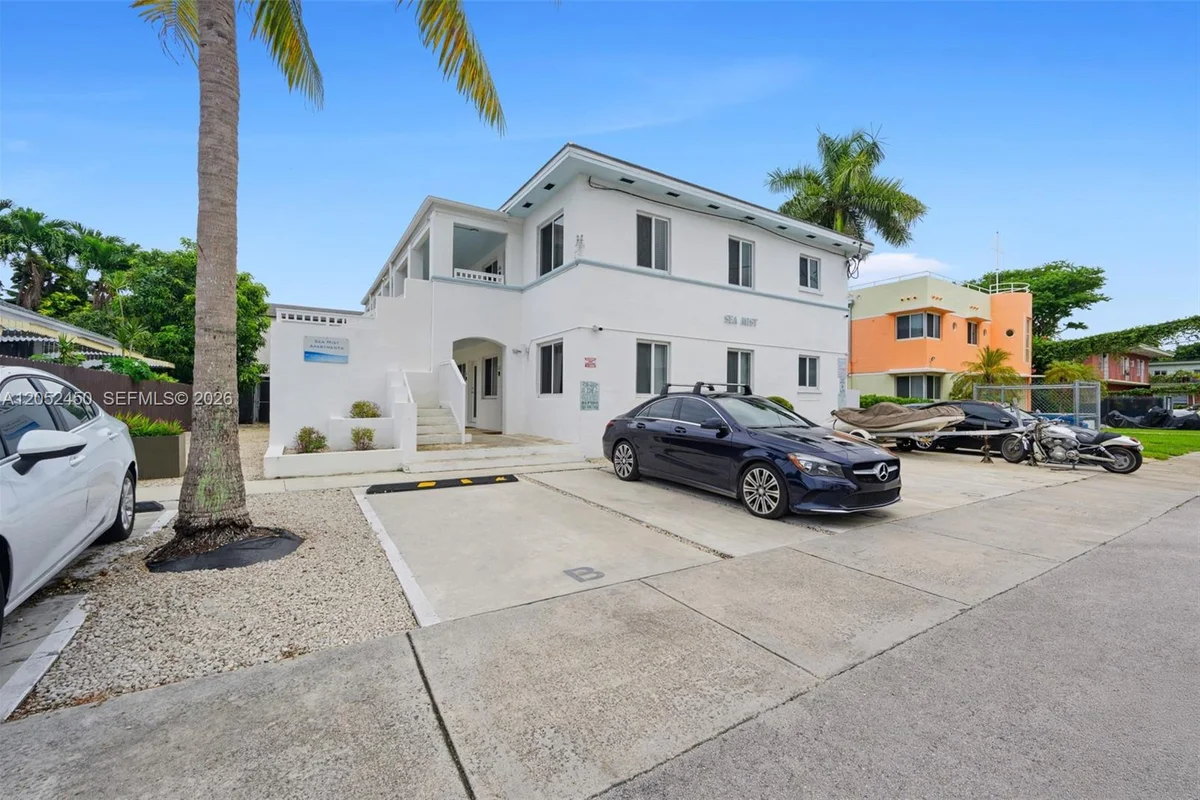 550 NE 82nd Ter #5, Miami: photo 1 of 23