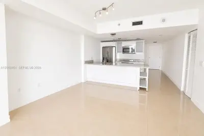 185 SW 7th St #2505, Miami: photo 1 of 11