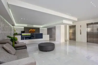 6423 Collins Ave #809, Miami Beach: photo 1 of 10