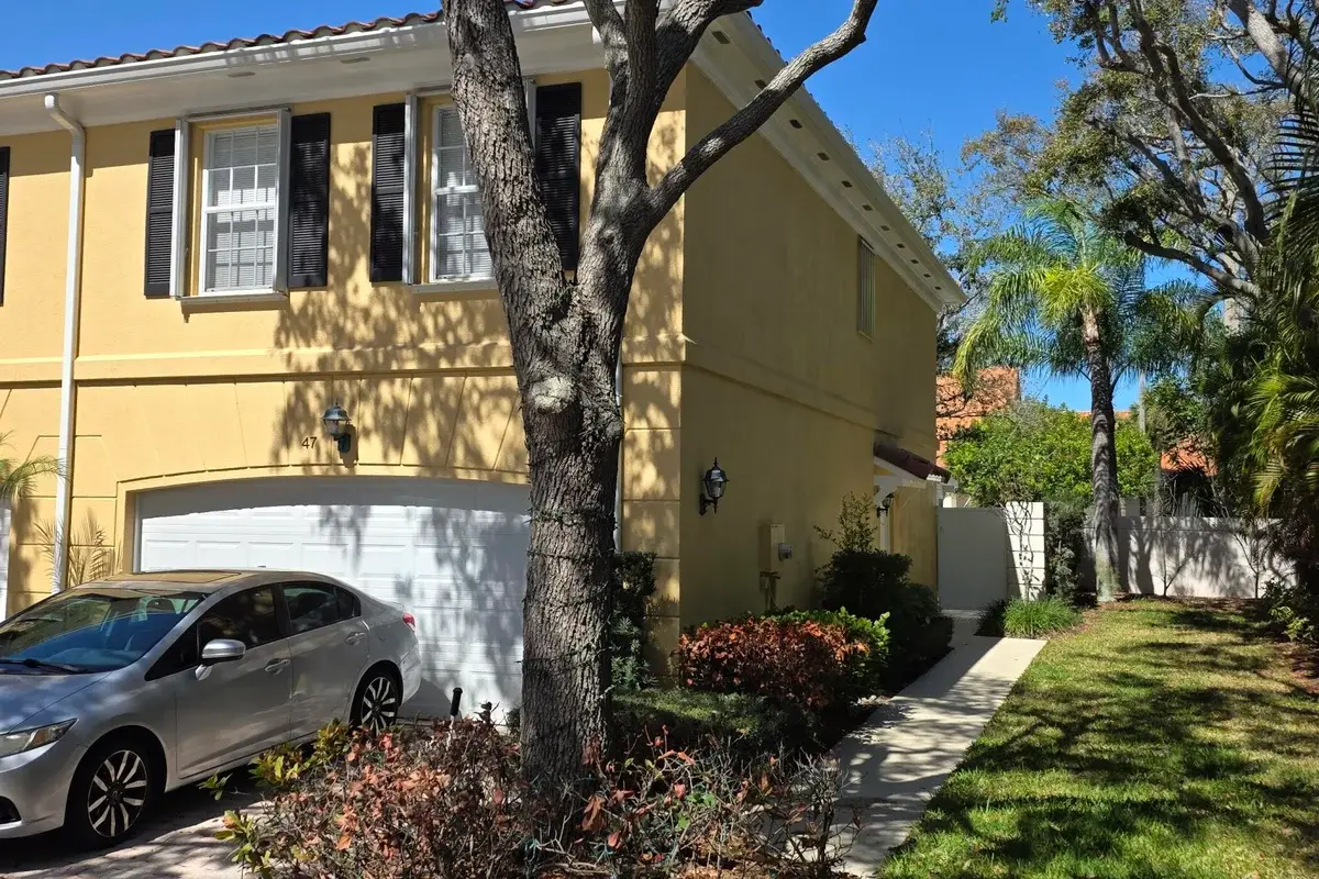 Townhouse in Tequesta: photo 1 of 24