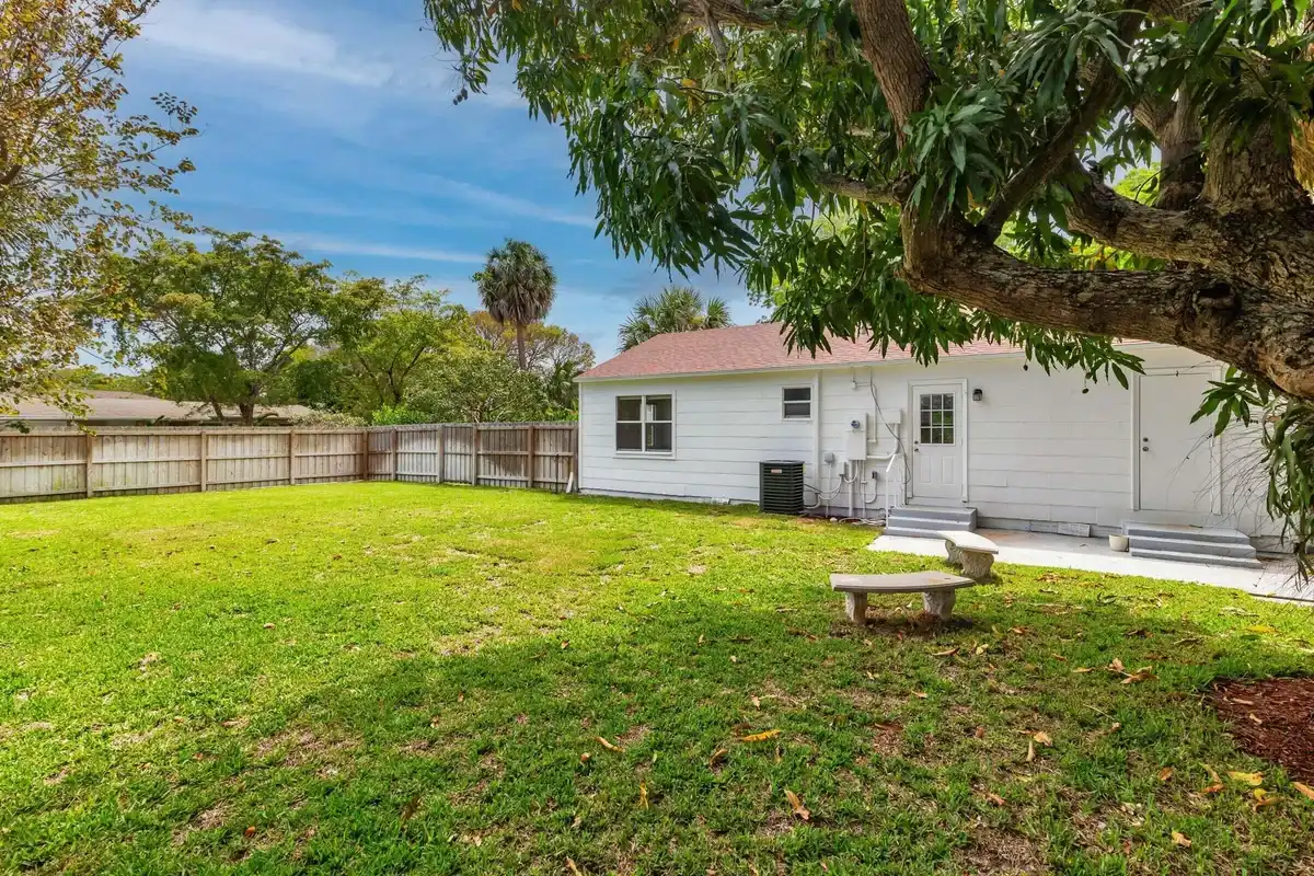 6312 Garden Ave, West Palm Beach: photo 1 of 14