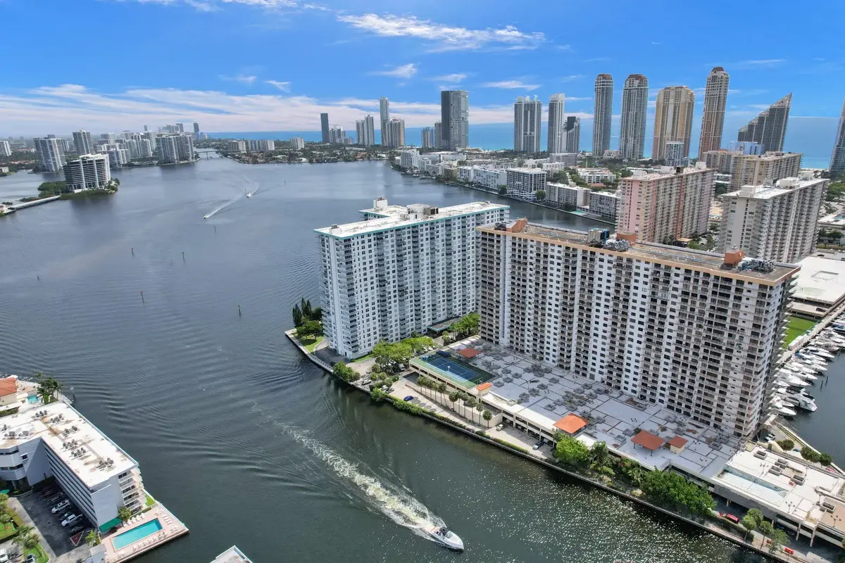301 174th St #1401, Sunny Isles Beach: photo 1 of 15