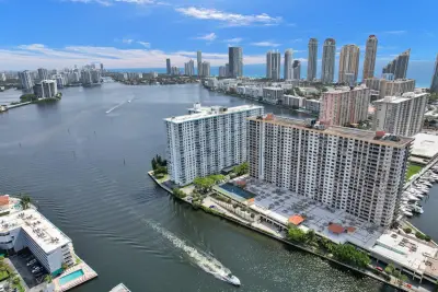 301 174th St #1401, Sunny Isles Beach: photo 1 of 15