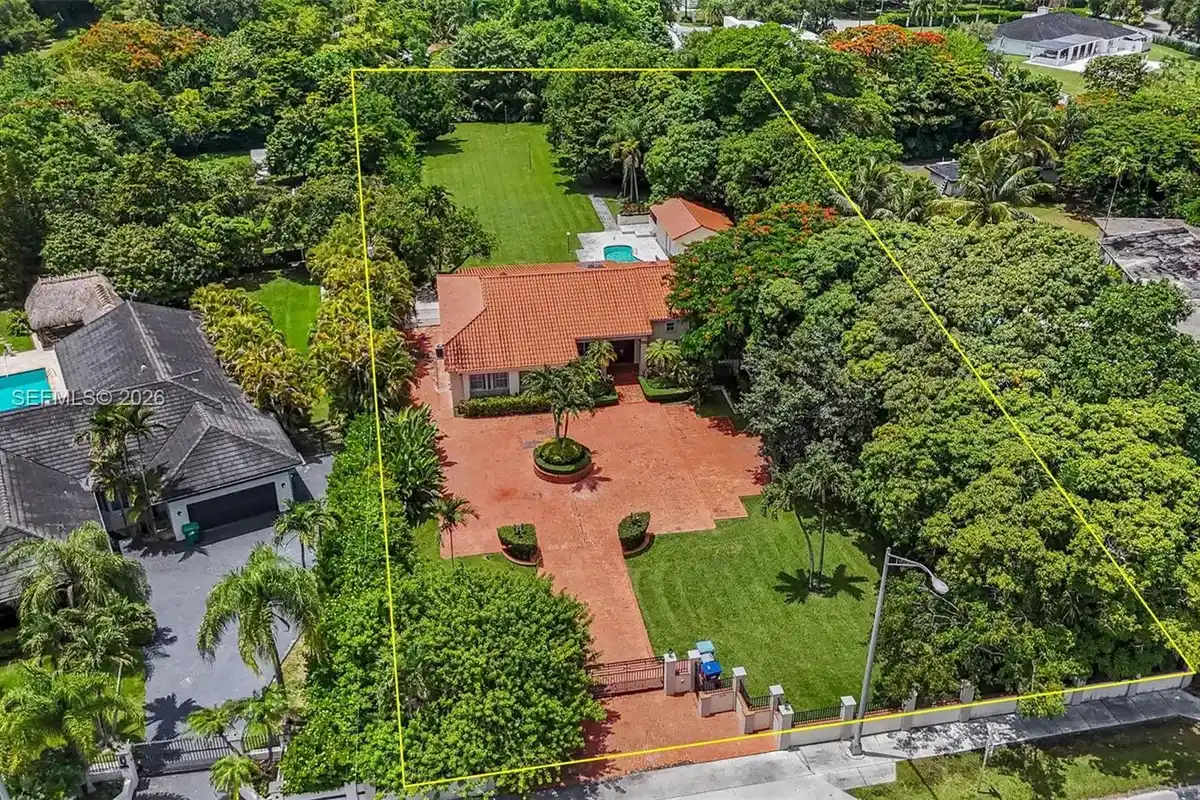7030 Sunset Dr, Miami: photo 1 of 50