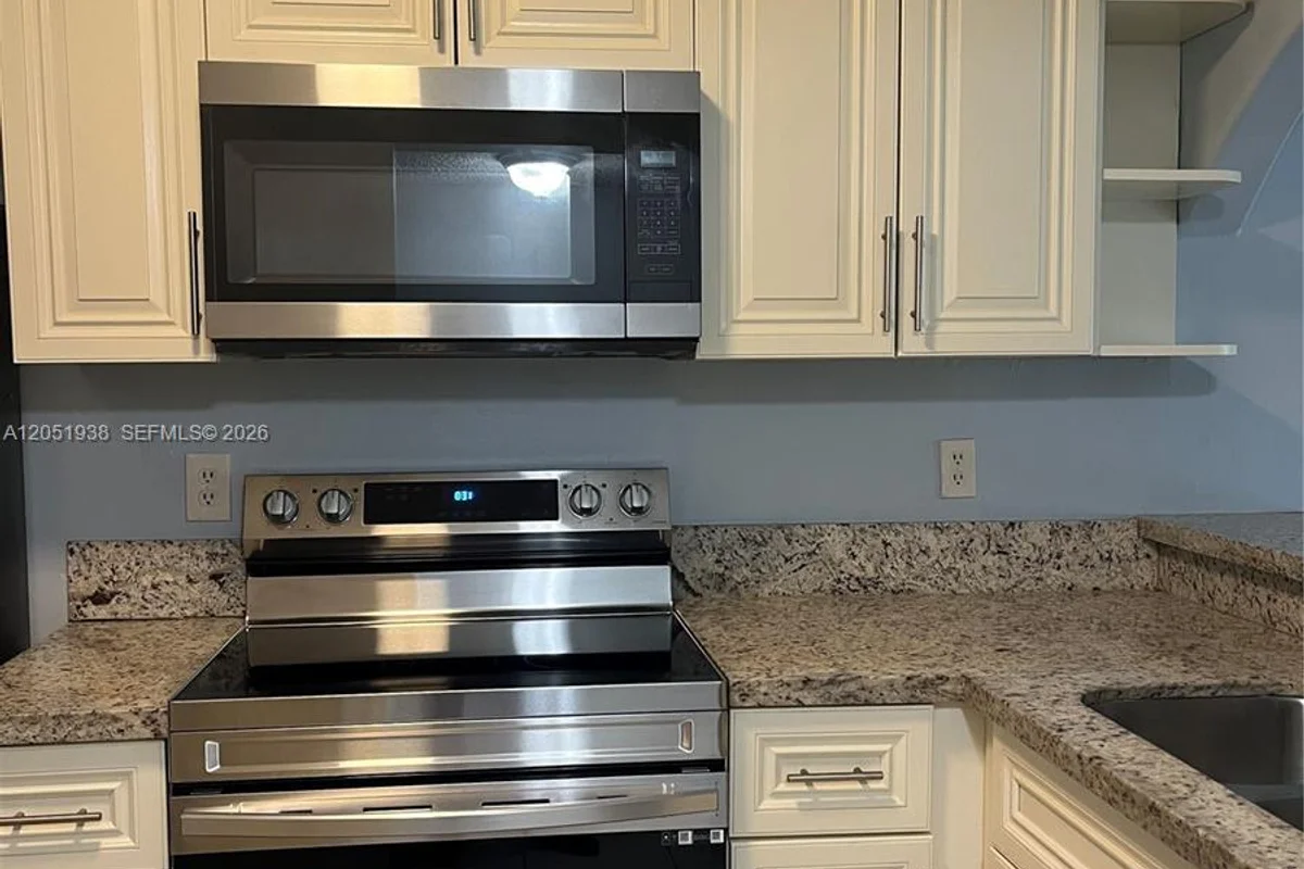 2740 Forest Hills Blvd #202, Coral Springs: photo 1 of 26
