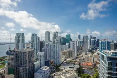 601 NE 1st St #3907, Miami: photo 1 of 18