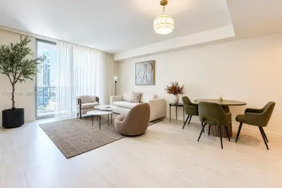 77 SE 5th St #2314, Miami: photo 1 of 21