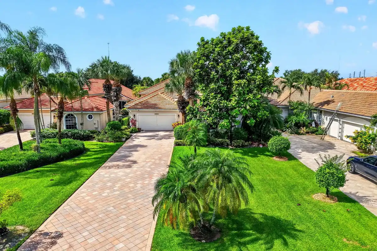 10694 Greenbriar Villa Dr, Lake Worth: photo 1 of 101