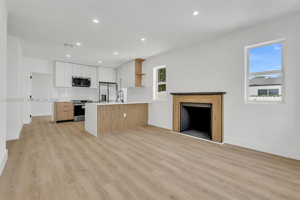 5364 NW 29th Ave, Miami: photo 1 of 43