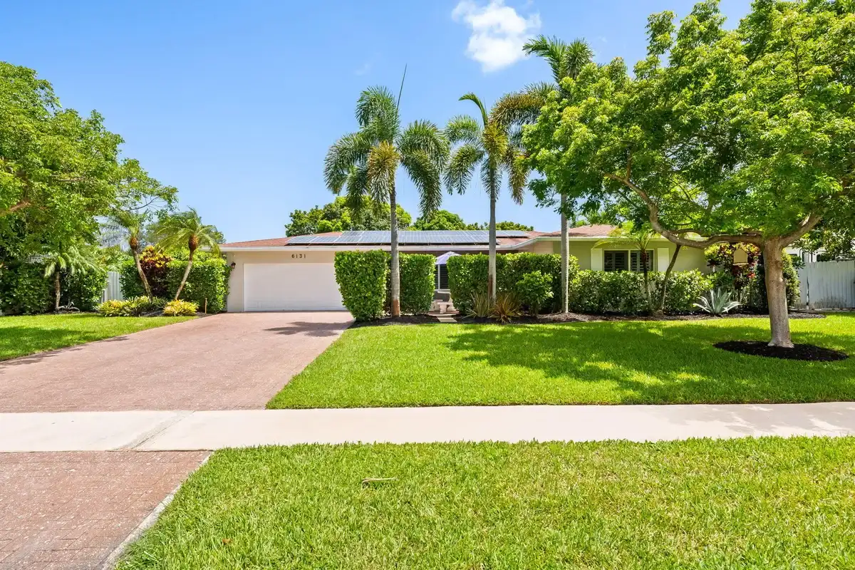 6131 SW 8th St, Plantation: photo 1 of 31