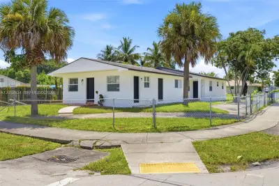 10841 NW 8th Ave, Miami: photo 1 of 7