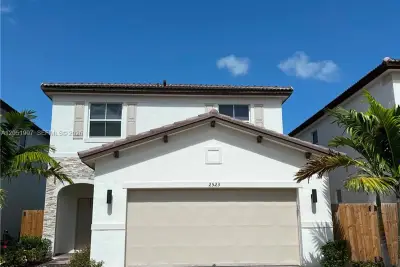 2523 SE 26th Ter, Homestead: photo 1 of 35