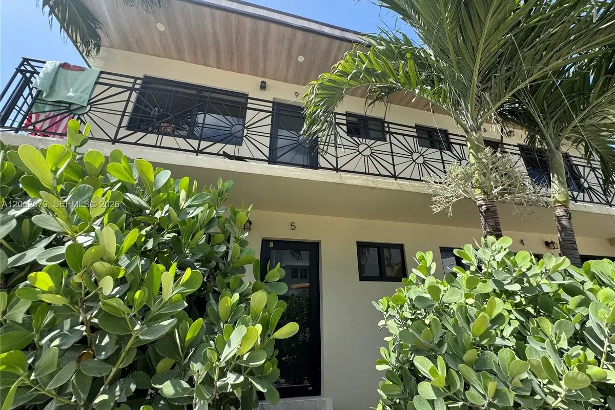 730 14th Pl, Miami Beach: photo 1 of 21