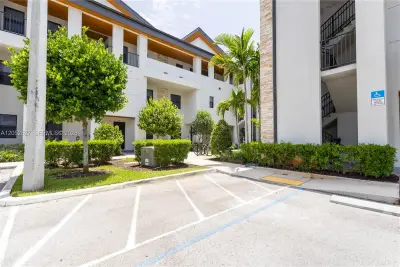 10407 NW 82nd St #12, Doral: photo 1 of 57