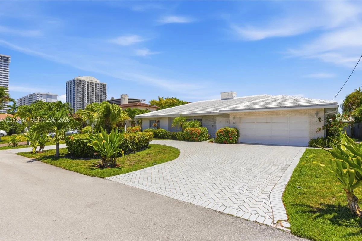 8 Castle Harbor Island, Fort Lauderdale: photo 1 of 27