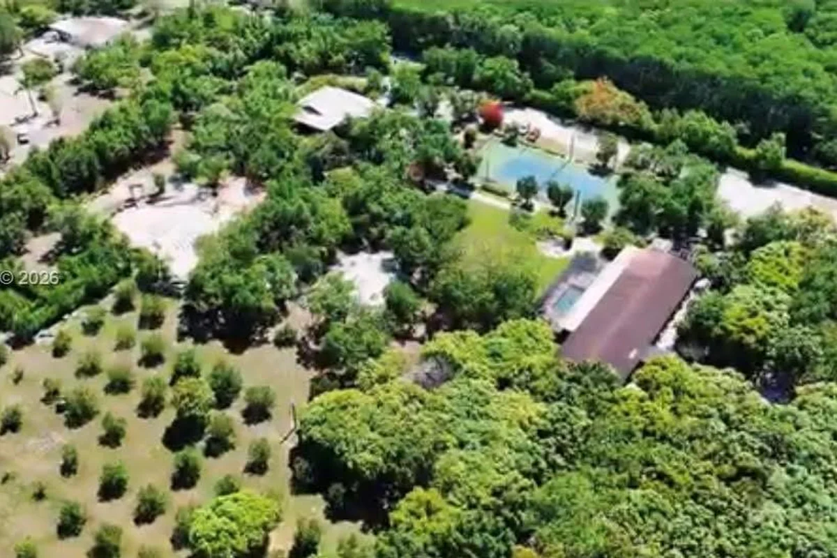 21601 SW 154th Ave, Miami: photo 1 of 43