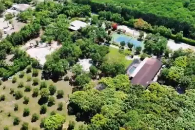 21601 SW 154th Ave, Miami: photo 1 of 43