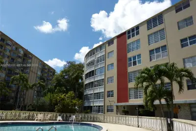 1475 NE 125th Ter #112A, North Miami: photo 1 of 43