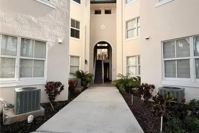 11603 NW 89th St #109, Doral: photo 1 of 31