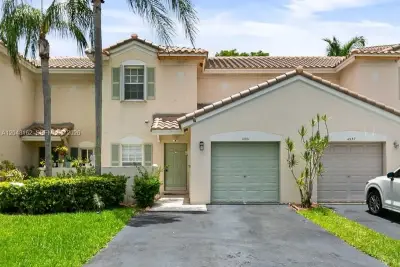 4941 SW 32nd Ter, Dania Beach: photo 1 of 28