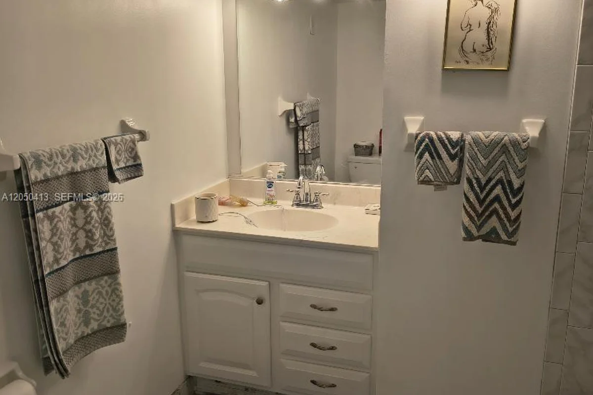 3105 Oakland Shores #J 207, Oakland Park: photo 1 of 5