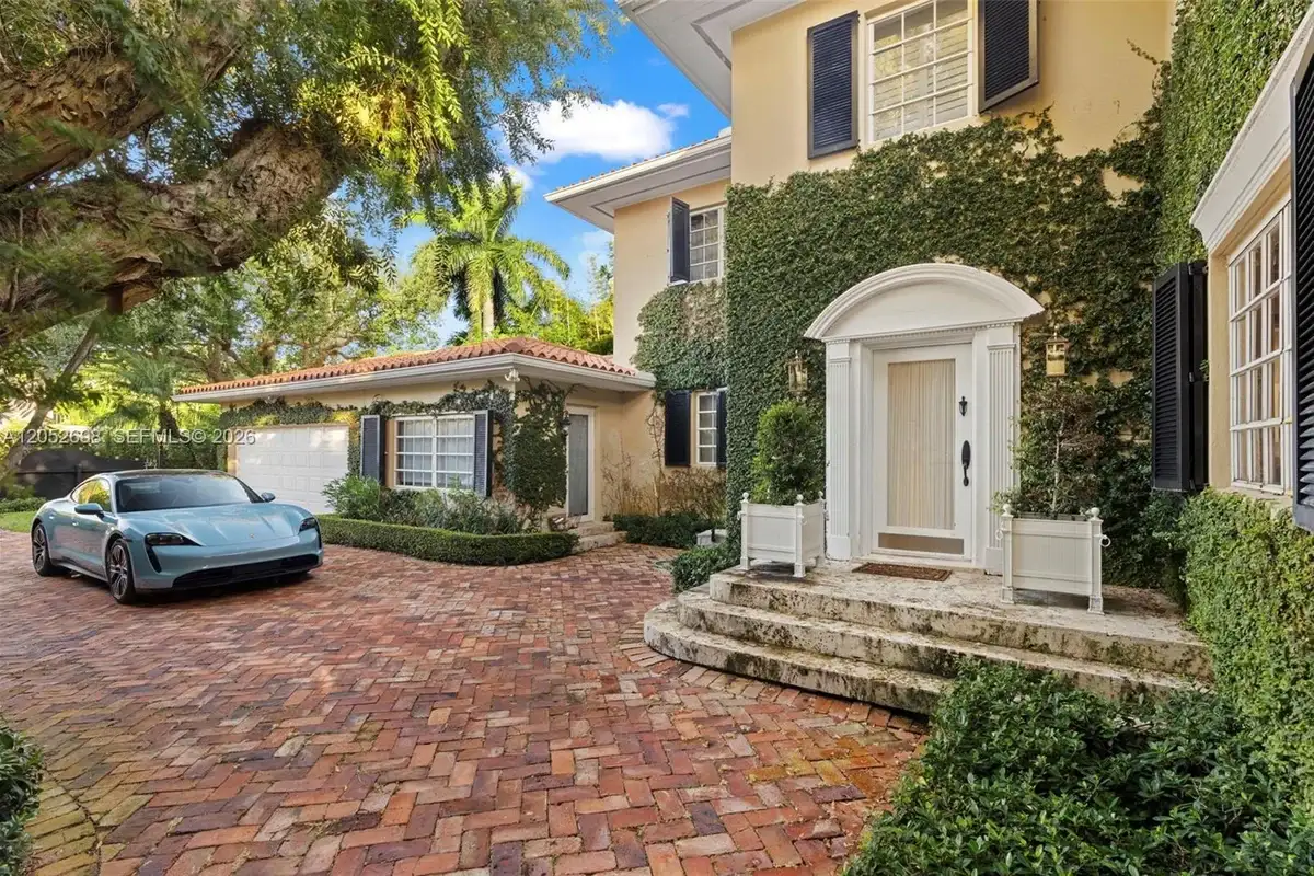 House in Miami Beach: photo 1 of 8