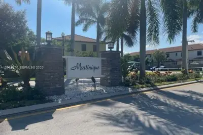 642 SE 32 Nd Ave, Homestead: photo 1 of 10